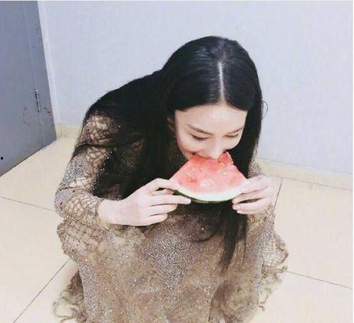 娱乐吃瓜酱衣服图片,揭秘娱乐界明星们的潮流衣橱